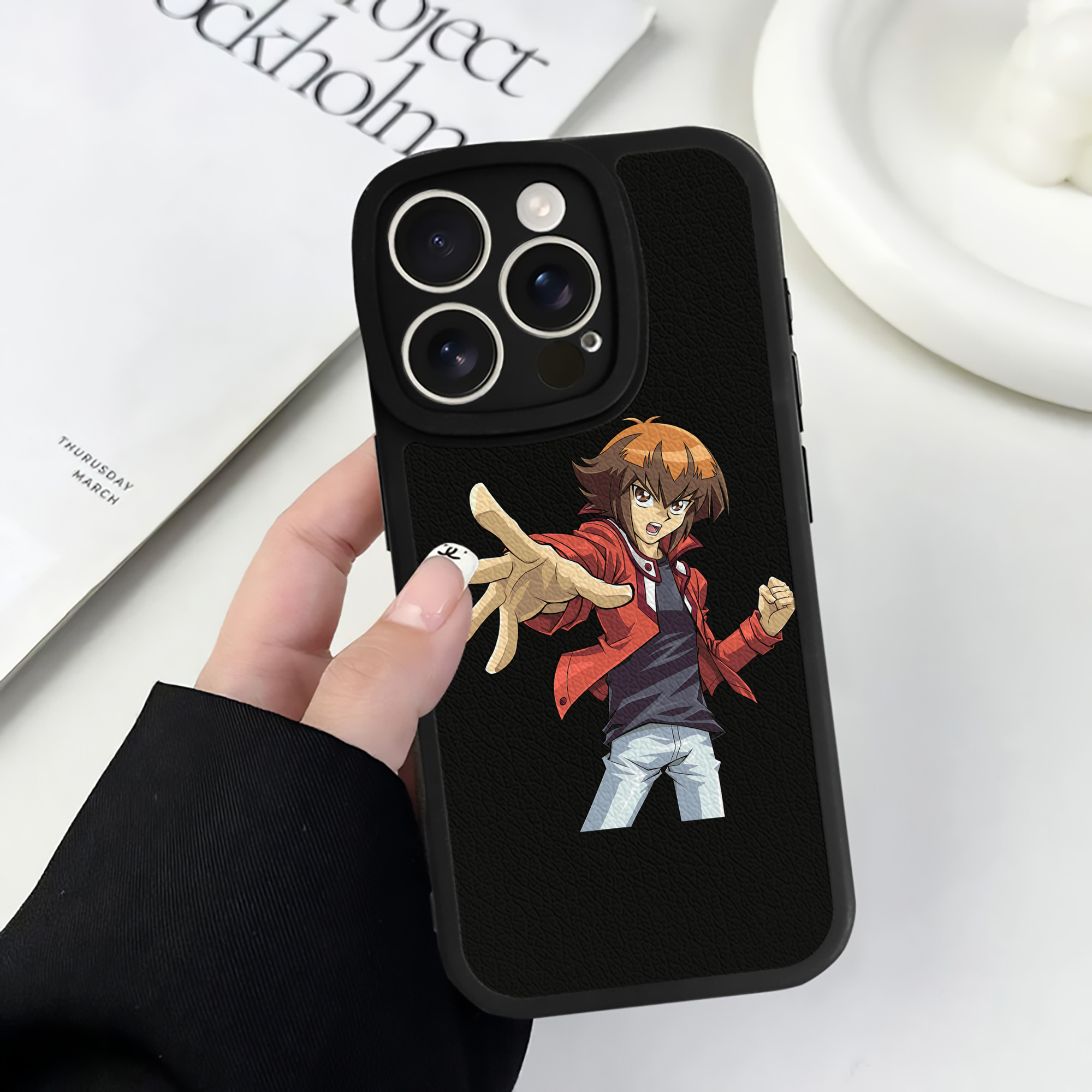 （画像用） 遊☆戯☆王 Yu-Gi-Oh! 【iPhone 16シリーズ対応】シリコンスマホケース（レザー調） 材質：シリコン